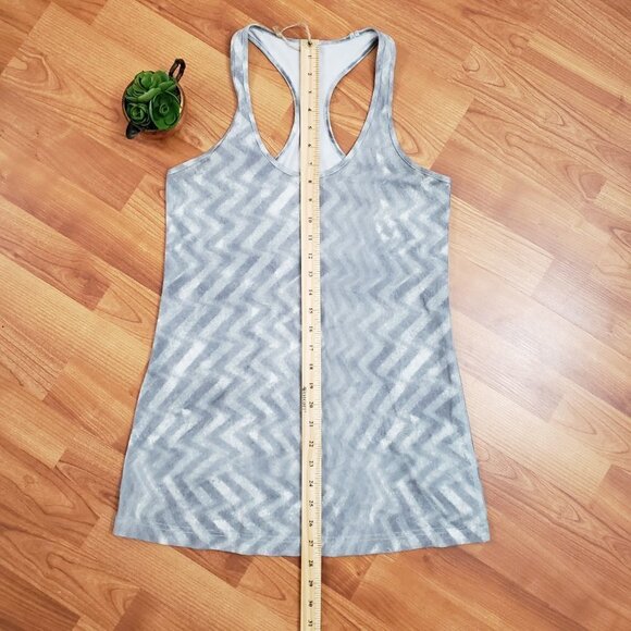 Lululemon Cool Racer Back Tank CRB Blazer Fossil Zig Zag Grey Sz 8 Luon Light - Picture 6 of 7